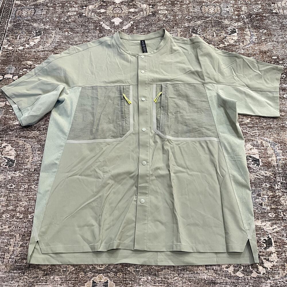 Lululemon Water Repellent Hiking Short-Sleeve Shirt Green Men's Size XL